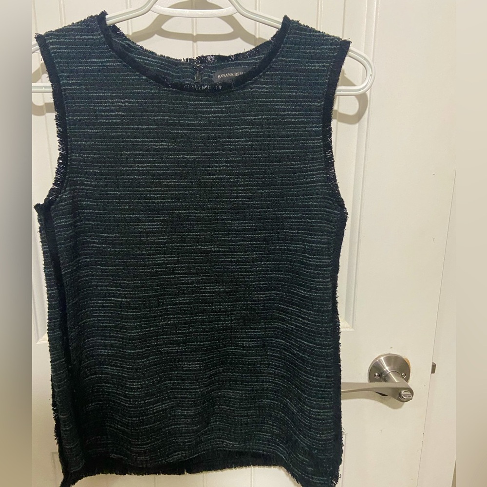 Banana Republic Green Woven Tee - Size Small